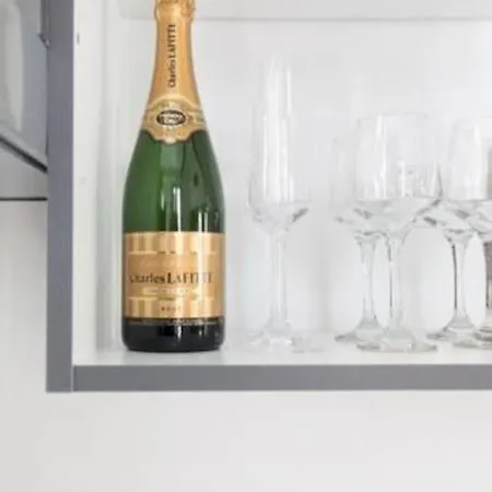 Le Petit Marche - New 2021 Fabuleux 2pax Wi-fi A/c Daire