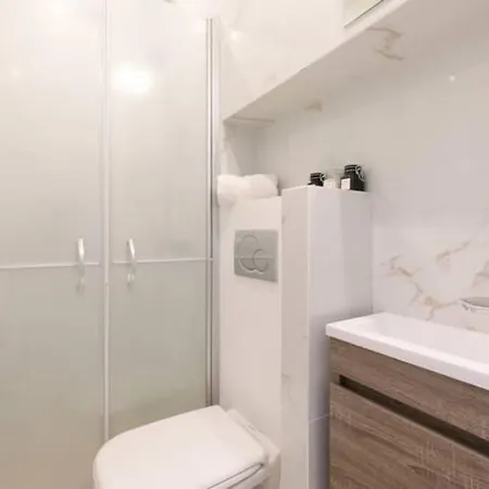 Apartment Le Petit Marche - New 2021 Fabuleux 2pax Wi-fi A/c *